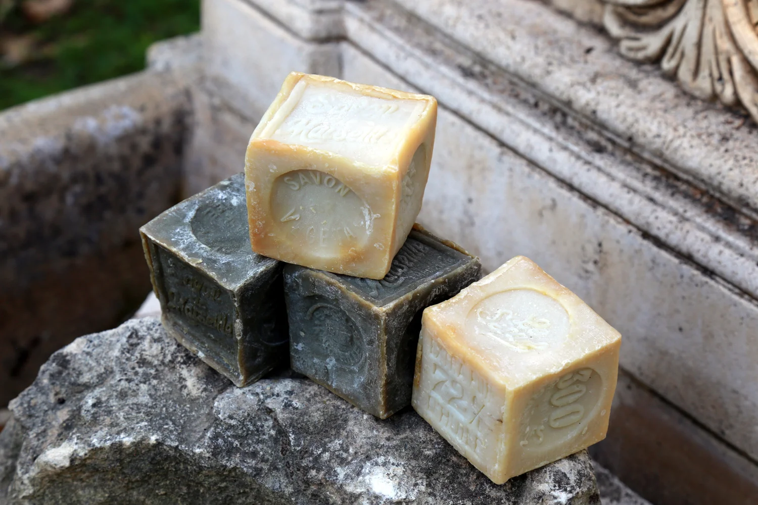 Lot De 60 Savons De Marseille Véritable LE SERAIL - 300 G Chacun, à L'huile D'olive - Cubes Verts - Made In France