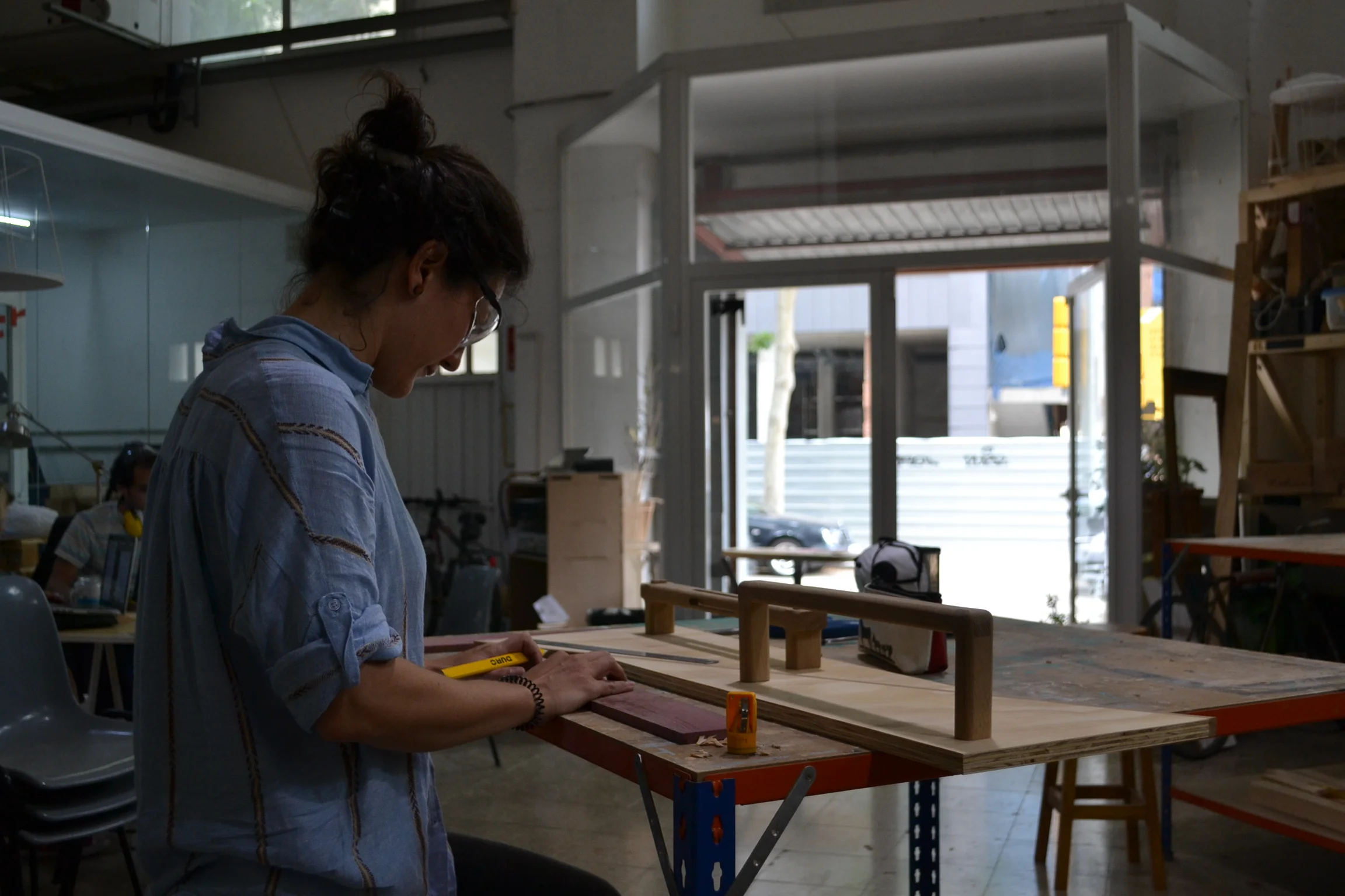 Que Le Miran Los Hombres A Las Mujeres Fisicamente Christina Abbey Parris, diseñadora y fabricante de muebles en madera — TMDC