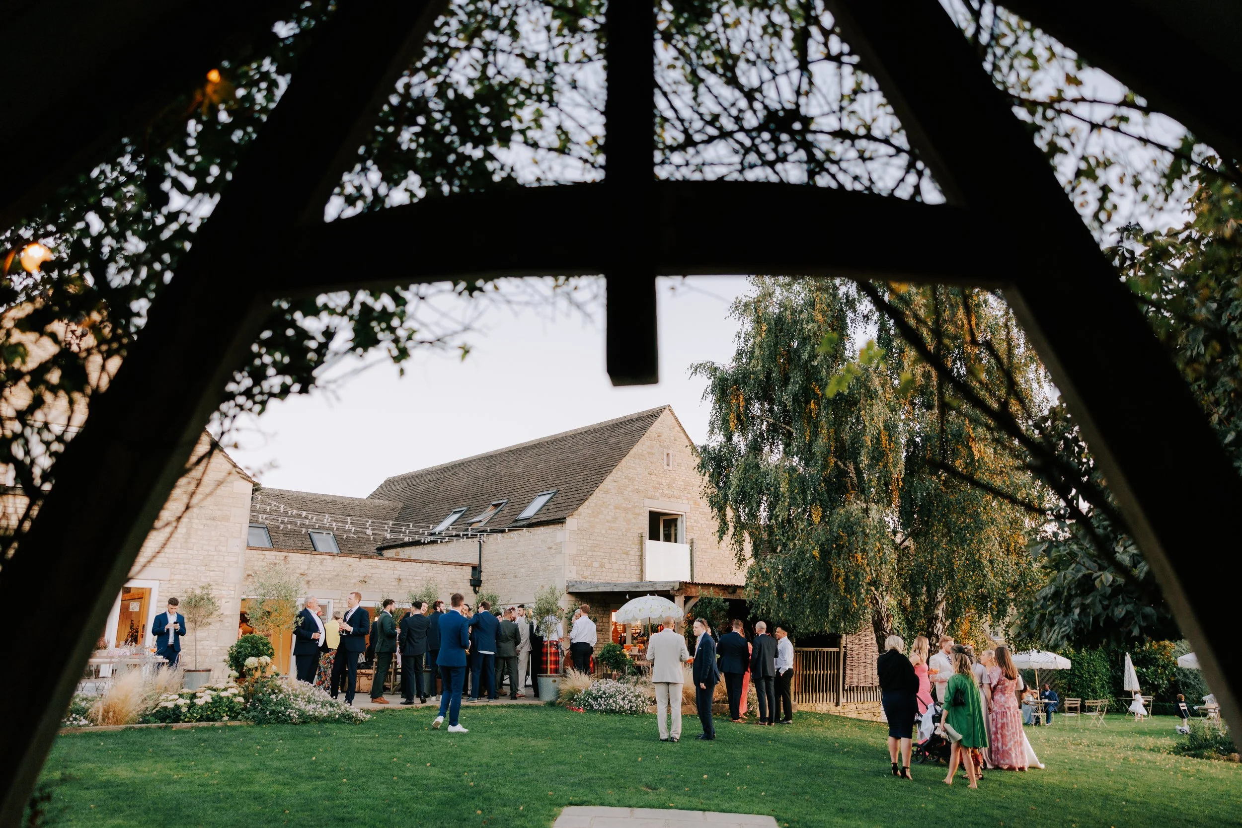 24-09-17 Elizabeth & Maz (Hyde House, Gloucestershire) Maz-Lil-240924-786 (Credit @Scottstockwellphotography).JPG