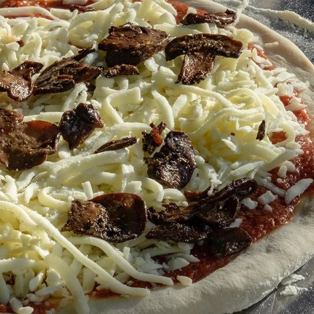 🍄 Come out to @helltowntaproomexport tomorrow to grab a pie! Details in the link in our description. 
#pizza #pittsburgh #pittsburghfood #sticksandstone #sticksandstonepizza #mushrooms #mushroompizza #pa #export #craftbeer #gourmet #local #fresh #fo