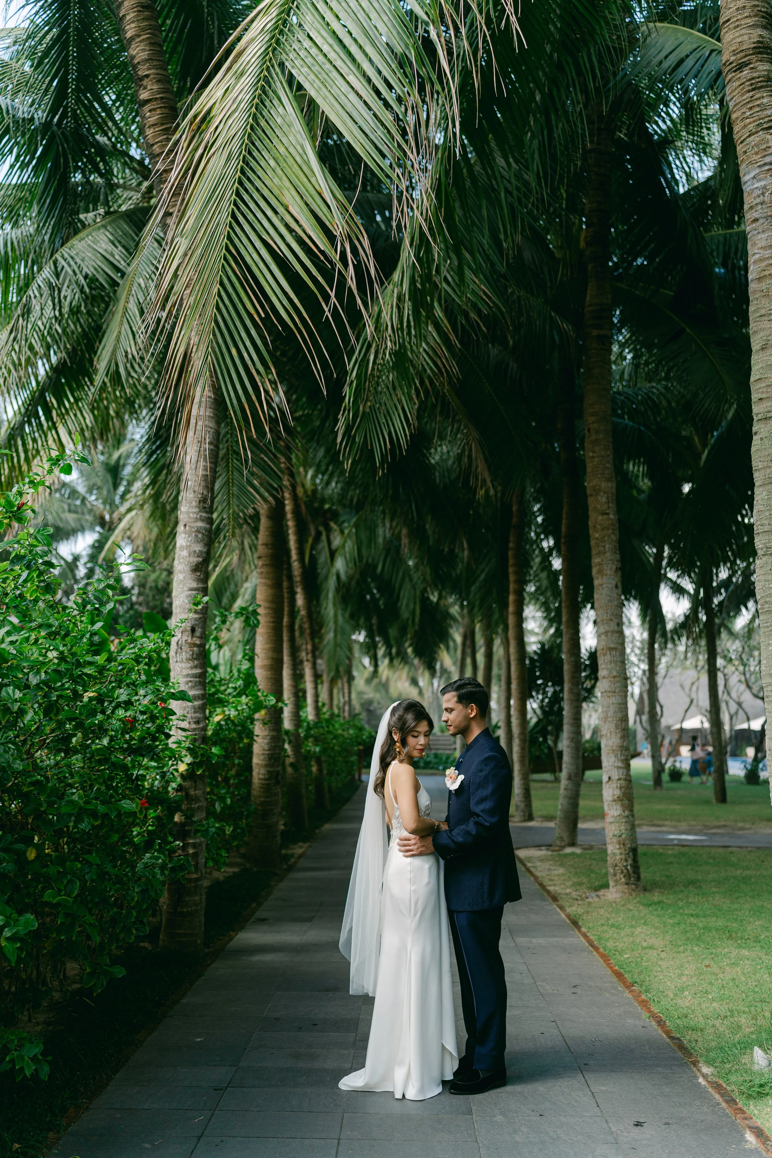 2026_ThuAuyon_Wedding_SneakPeeks-75.jpg