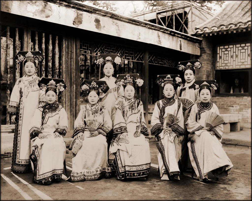 Manchu ladies c1910-25 Image Credit