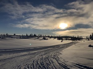 Blefjell The Søstrene Storaas hotel is idyllically situated at Buvannet lake, and at the foot of Blefjell mountain. Take a break in the mountains with great cross-country skiing trails in the winter and footpaths in the summer.