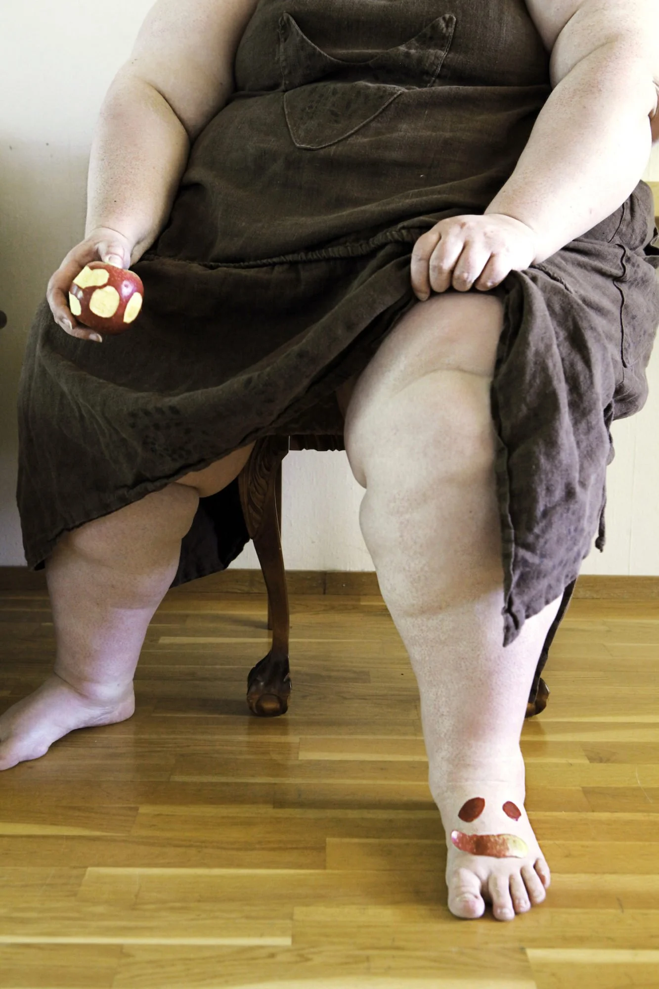 Iiu Susiraja. Happy meal. 2011. Chromogenic print. 15 3/4 x 10 1/2″ (40 x 26.7 cm). Courtesy the artist, Makasiini Contemporary, and Nino Mier Gallery.