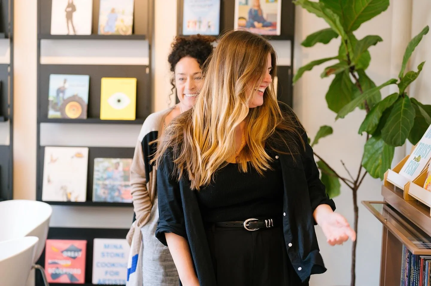 Happy shop time captured by @carlyjaraphotography