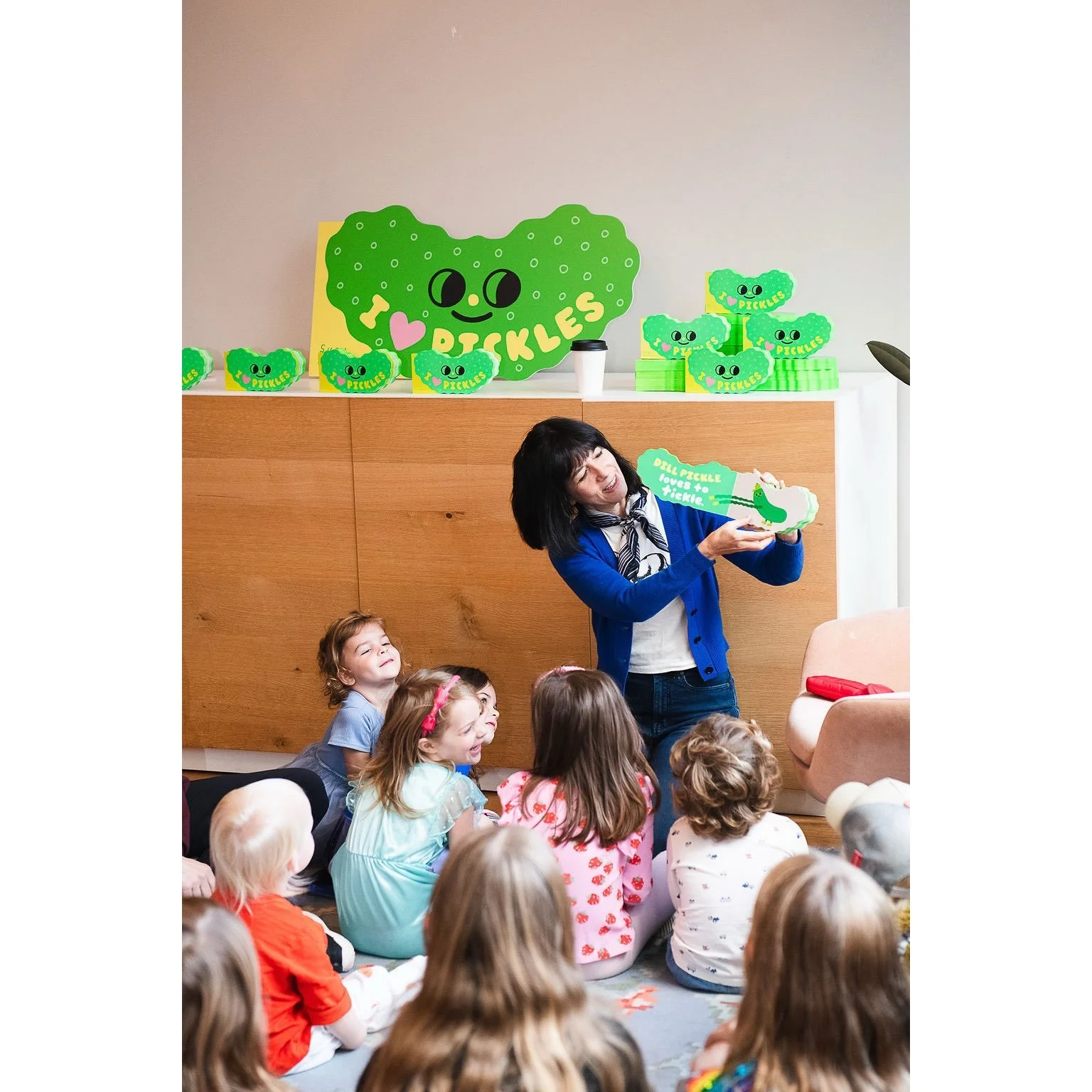 Thank you @suzyultman for including us in your NYC book tour last week! We had a fabulous time.
Pickle books and totes are still available at the shop and more photos of this sweet event are up on the blog. Thank you @copperandtodphotography for capt