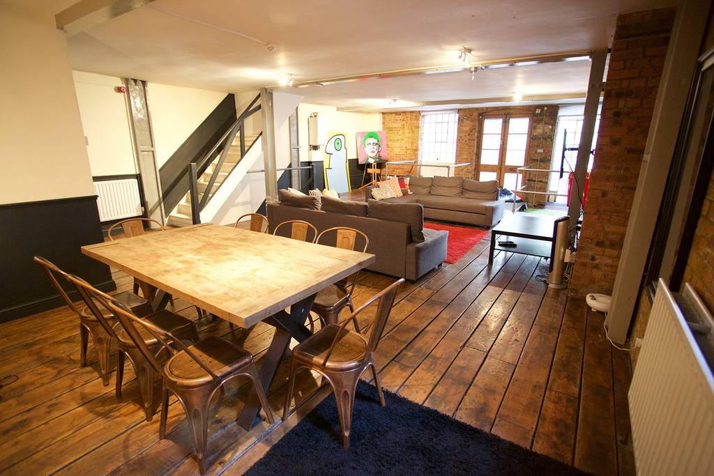 This is an intimate private-chef dinner for 7 agency leaders – held in a comfy Shoreditch loft apartment.