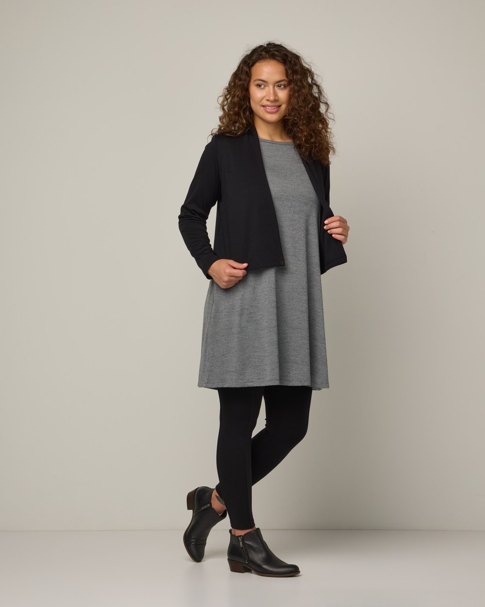 20230718-19_wooland_00150_WinonaCropCardigan_Black+RowenaSwingDress_Long_CharcoalHeather+TerraHeavyweightPonteLegging_Black-LR.jpg