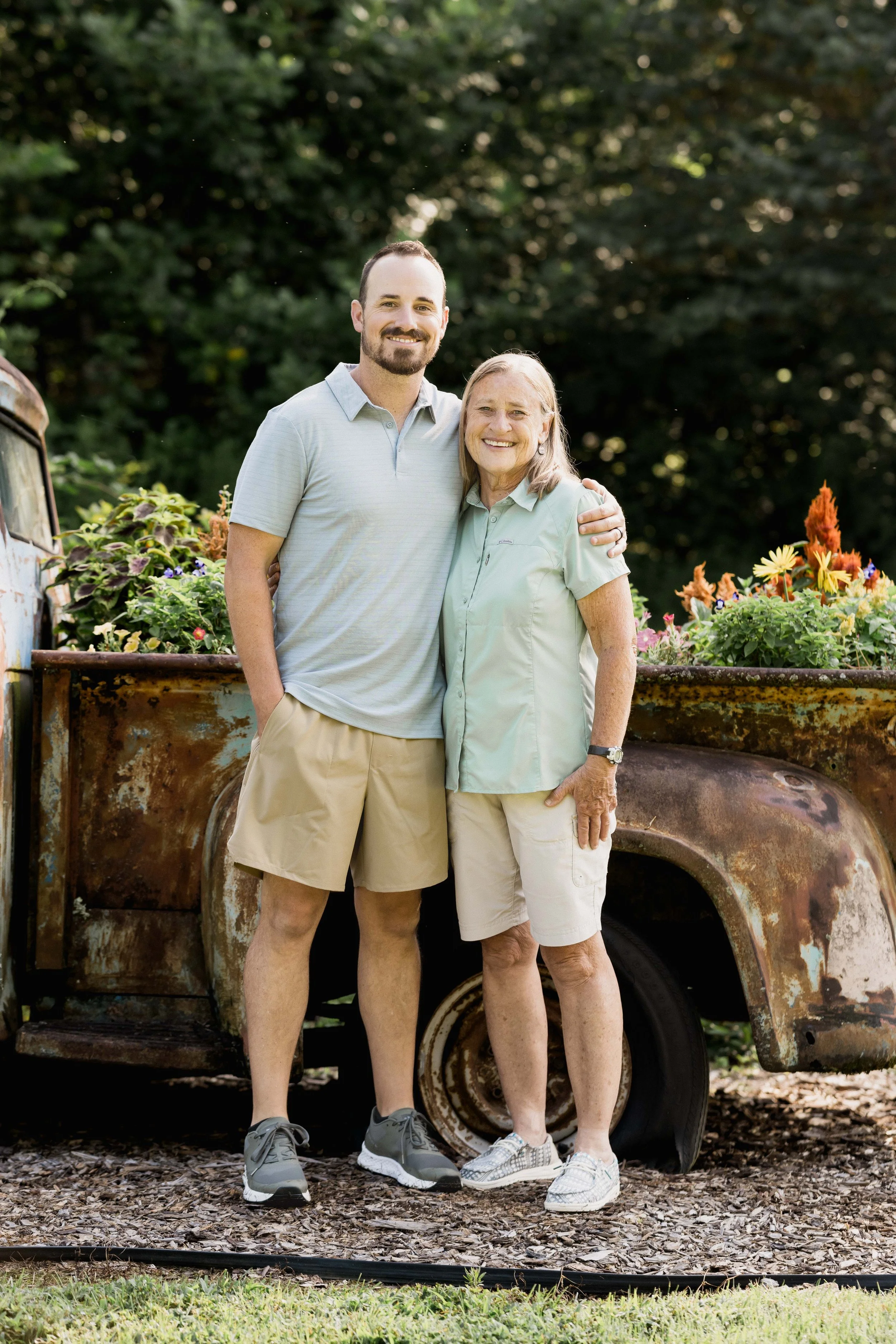 Extended Family Photoshoot at Home_Durham Family Photographer_Outdoor Family Photo Ideas-11.jpg