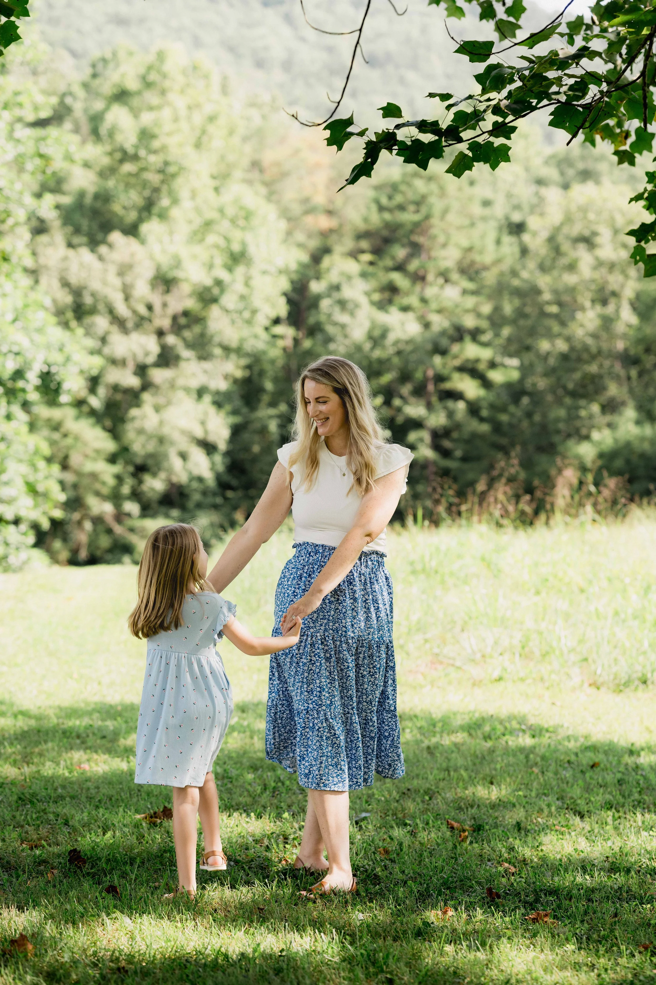 Extended Family Photoshoot at Home_Durham Family Photographer_Outdoor Family Photo Ideas-27.jpg