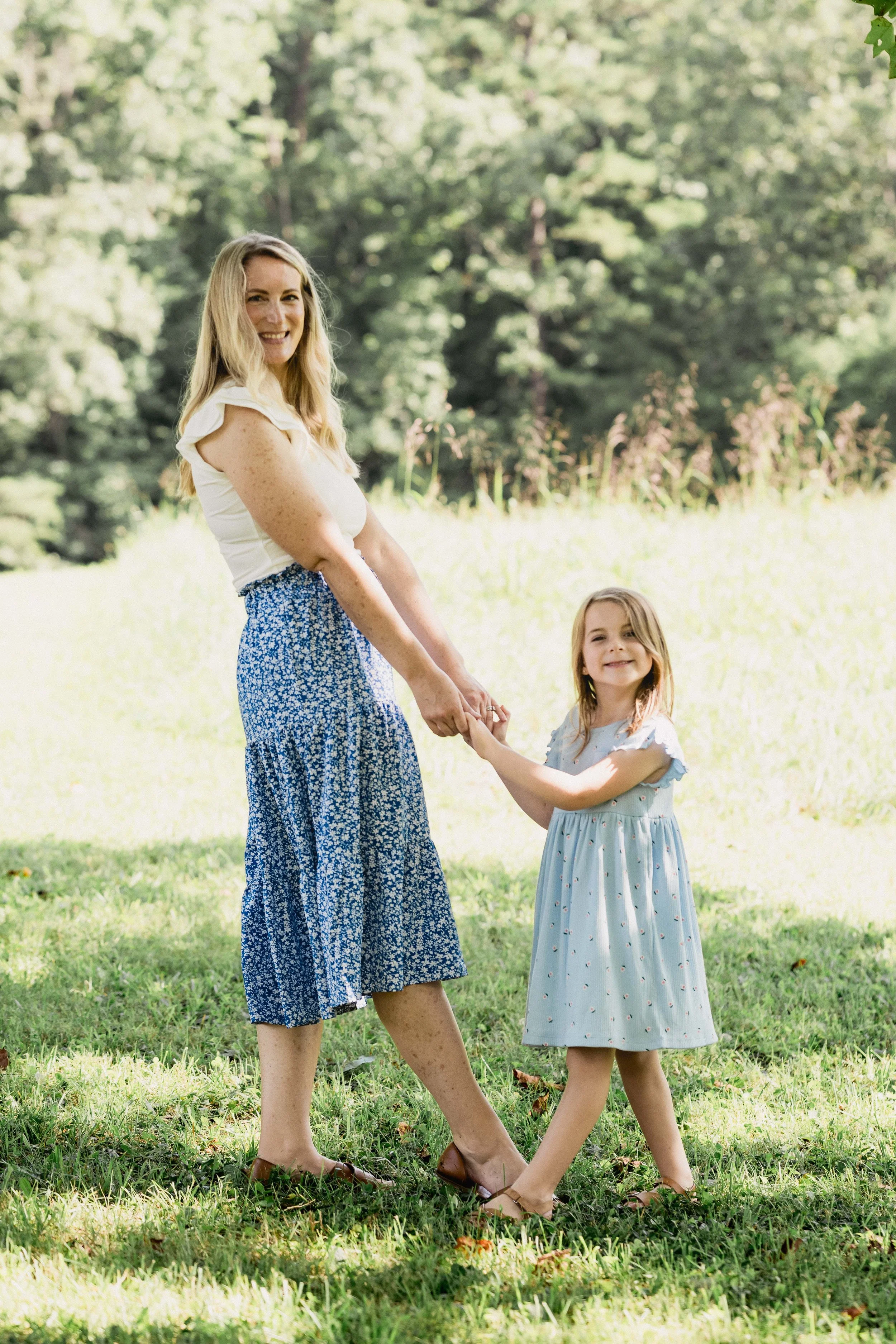 Extended Family Photoshoot at Home_Durham Family Photographer_Outdoor Family Photo Ideas-28.jpg