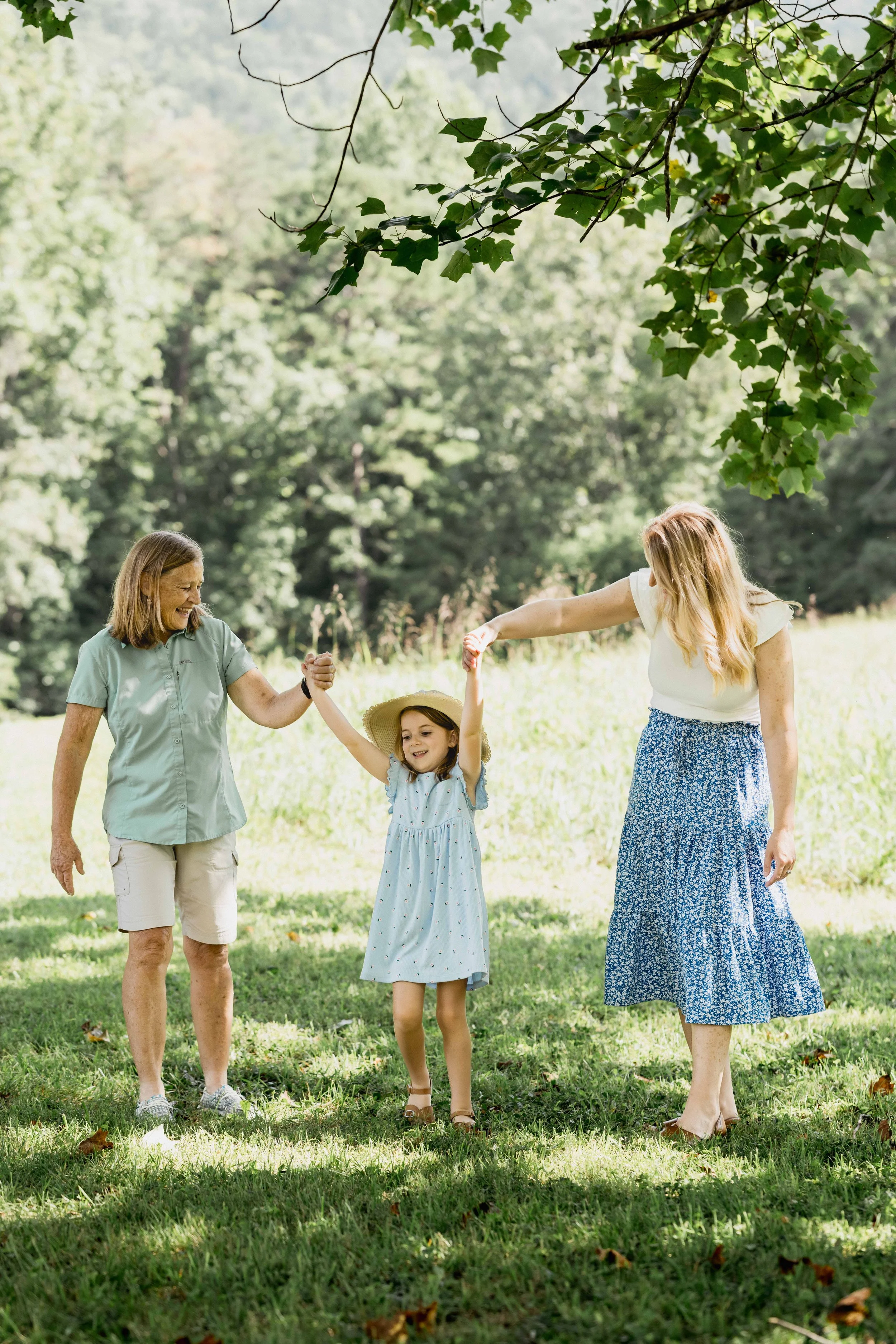 Extended Family Photoshoot at Home_Durham Family Photographer_Outdoor Family Photo Ideas-36.jpg