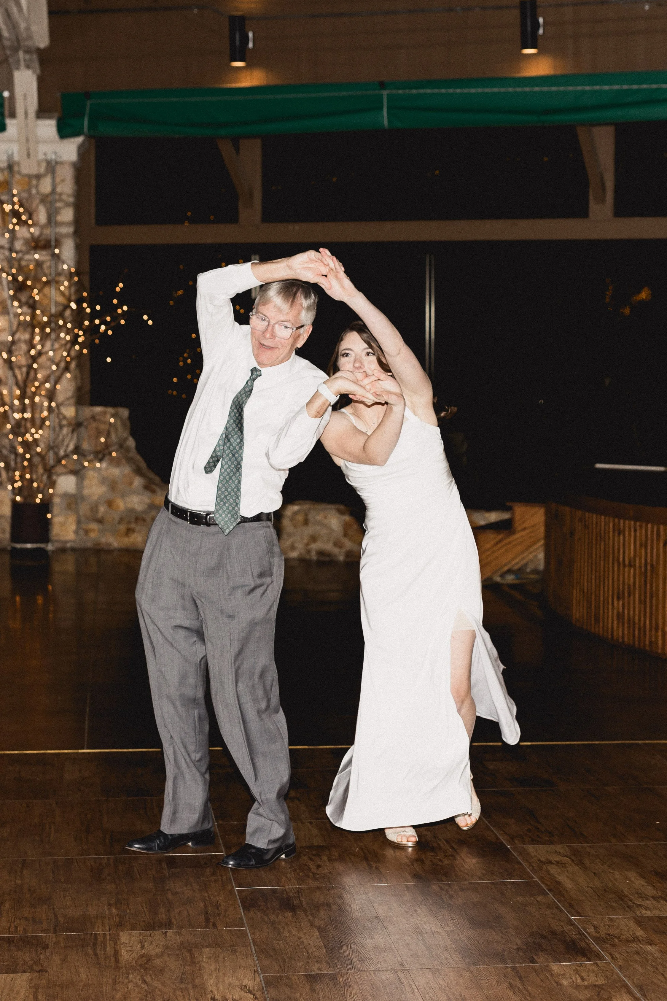 Texas-Meets-North Carolina October Mountain View Wedding at The Crest Center in Asheville, NC_North Carolina Wedding Photographer-216.jpg