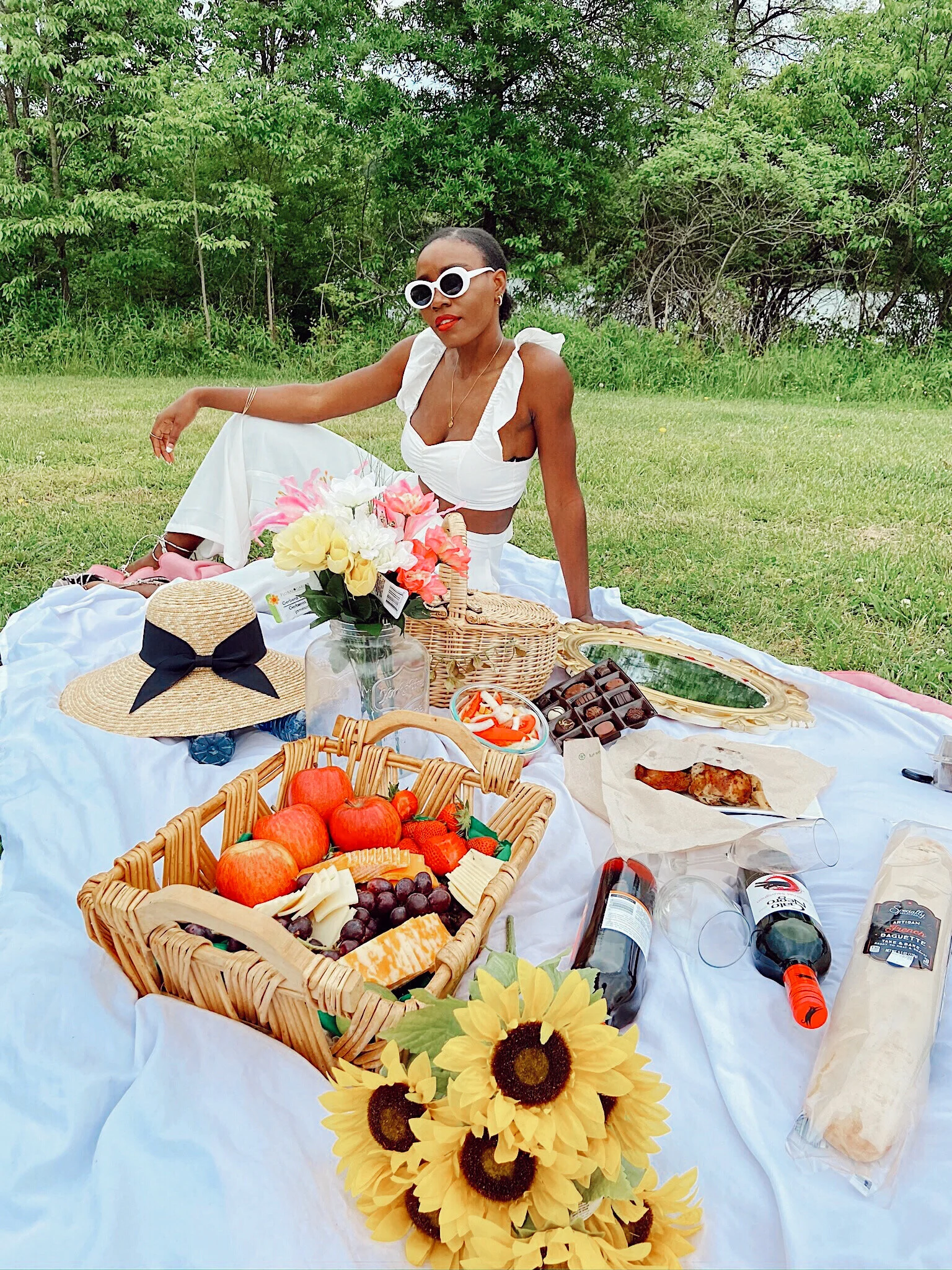 5 ESSENTIALS TO PLAN THE PERFECT SUMMER PICNIC.