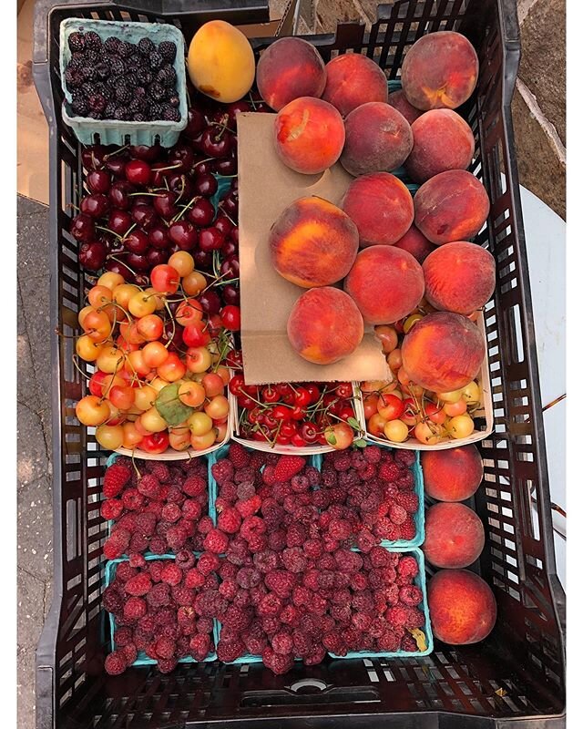 Orders are live! This week it is most definitely Summer. We have stone fruit from Masumoto Farms and Regier Farms. We&rsquo;ve got brambleberry with black raspberries from Pudwill Farms. We have elusive STRAWBERRY RHUBARB. We also have ye old Key Lime and Chocolate Chess.
.
Please remember to pull into the designated loading zone on HILL STREET, we realize this can be confusing because the address says Broadway but it is what it is. Just do it, thanks so much!