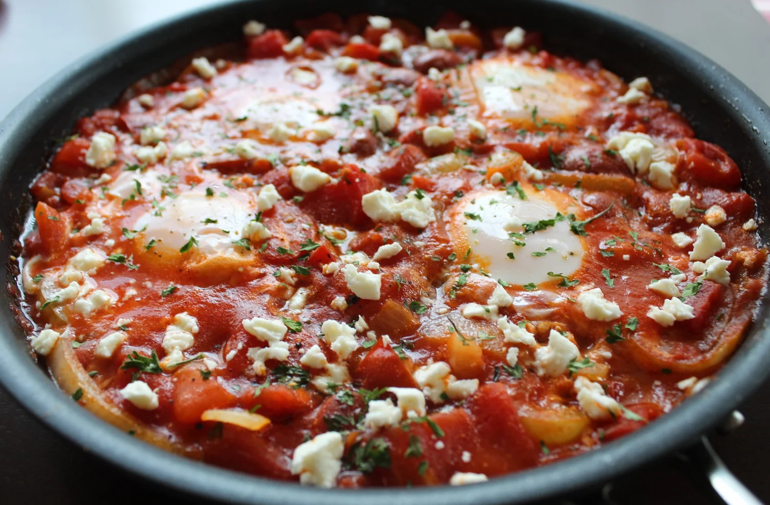 Tomato Sauce Poached Eggs — COOKING WITH THE PAN