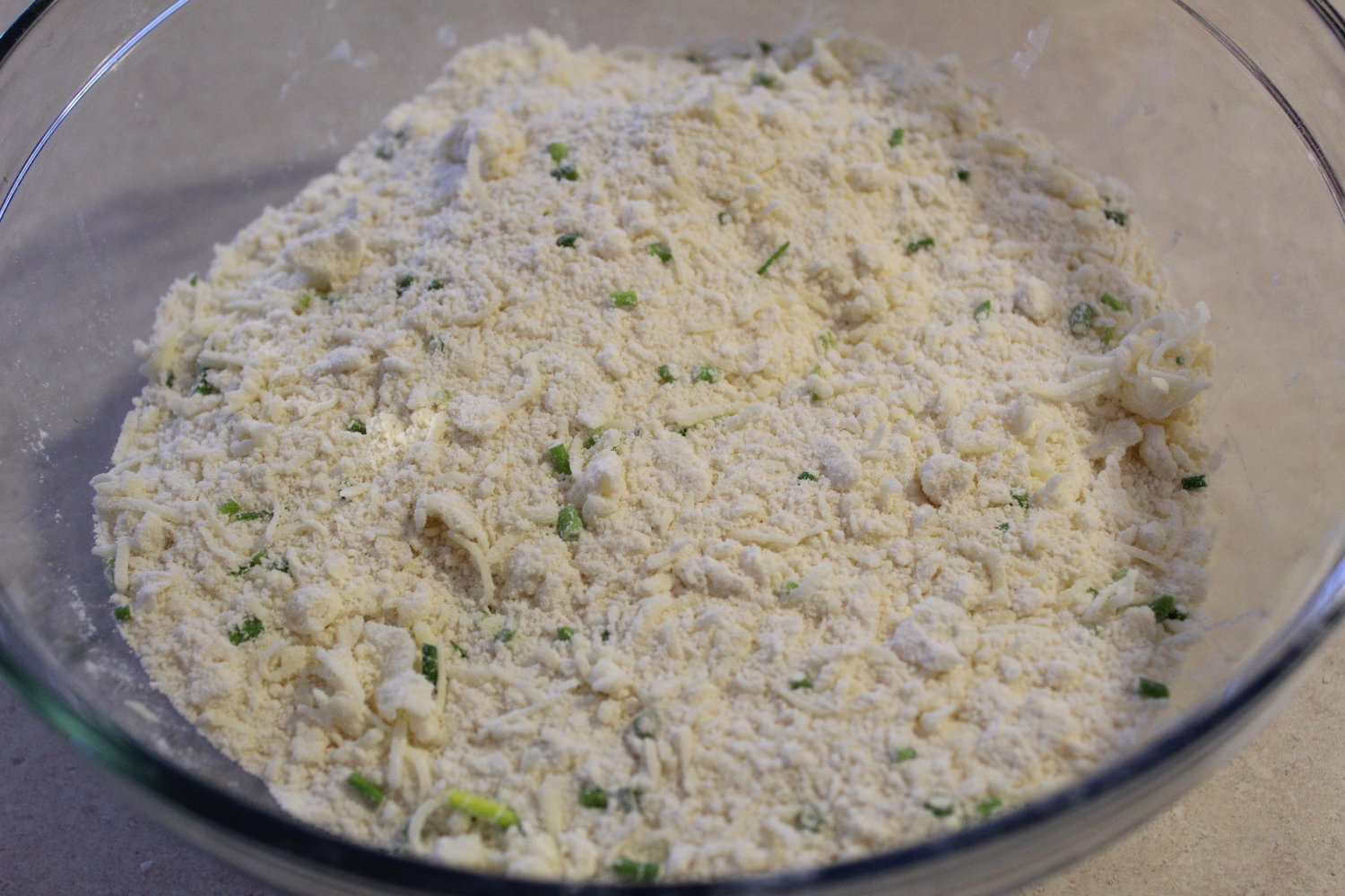 Cheddar and Chive Biscuits — COOKING WITH THE PAN