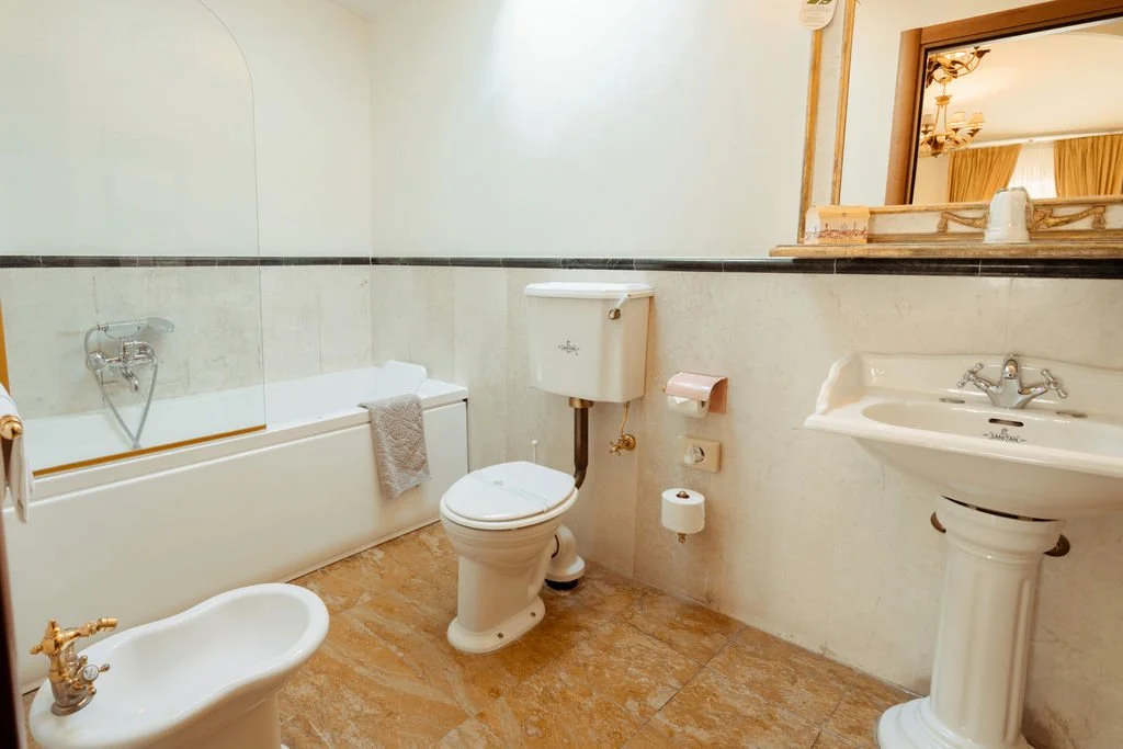 junior_suite_11_PA.jpg