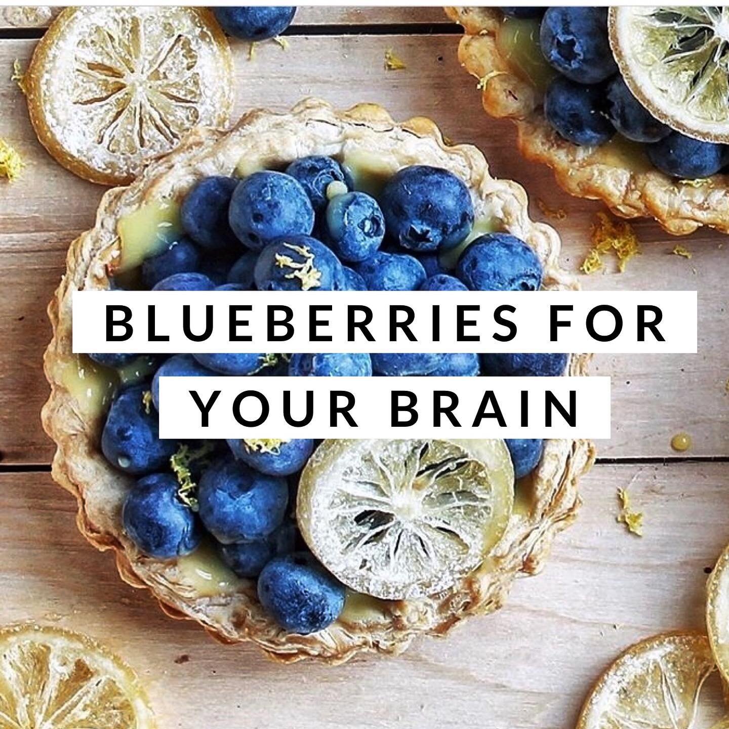 ✨Blueberries are your brains best friend✨.
.
Rich in vitamin K, vitamin C, manganese, anthrocyanins, caffeic acid, tannins, quercetin, resveratrol, fibre, polyphenols etc. .
.
🧠 Why are these good for the brain? .
.
🔥 They reduce vascular inflammat