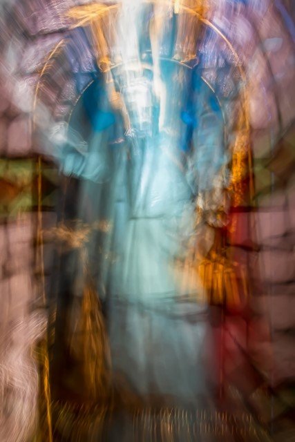 stainedGlassWindows_lockleyChris2021_stainedGlass_altar_cl.jpg