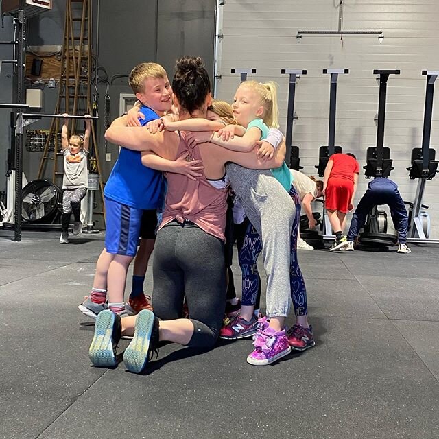 One of the best parts of my day today?

Seeing this incredible group of kids go in on a huge hug for their coach @heatherdarrington at the end of their 6 week KidFit program!

One of the many reasons I love CrossFit Helix- the incredible coaches and 