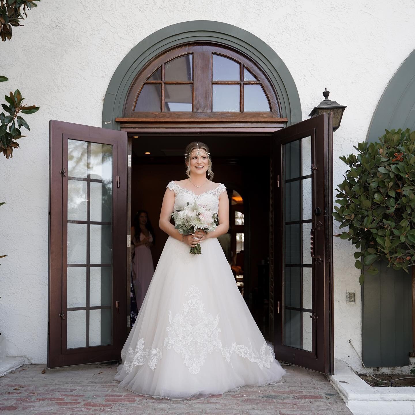 Chapter 2: The First Look

In this frozen bit of time, I really understood the meaning of the phrase &ldquo;left speechless&rdquo;. This was the forbidden moment. By this point, I&rsquo;ve heard so much about this dress, yet everyone went above and b