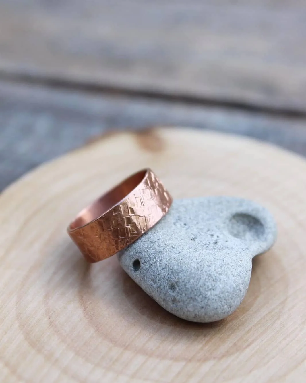 A thick textured copper ring. Come and see us this Saturday in Leeds for @artsmixleeds. Or you can click the link in my bio to shop online.

#valmontstudio #copper #rings #maker #artsmix #jewellerydesign #jewellery #madeinleeds #metalsmith