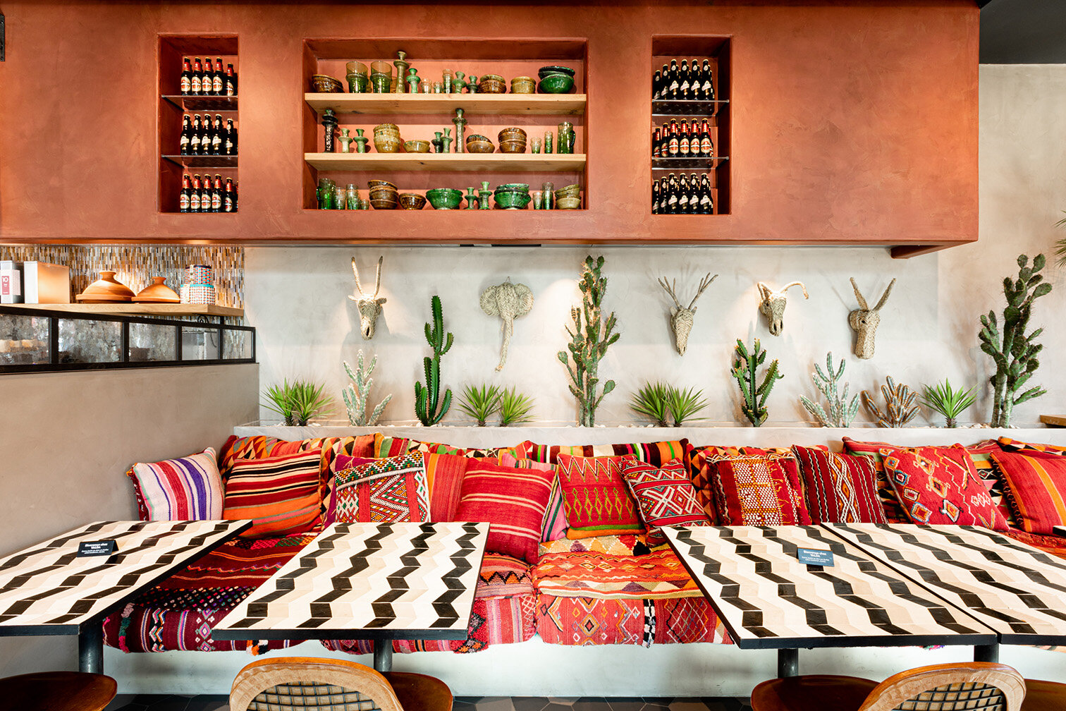 Yalda_Orientalisches_Buffet_Restaurant_Interior.jpg