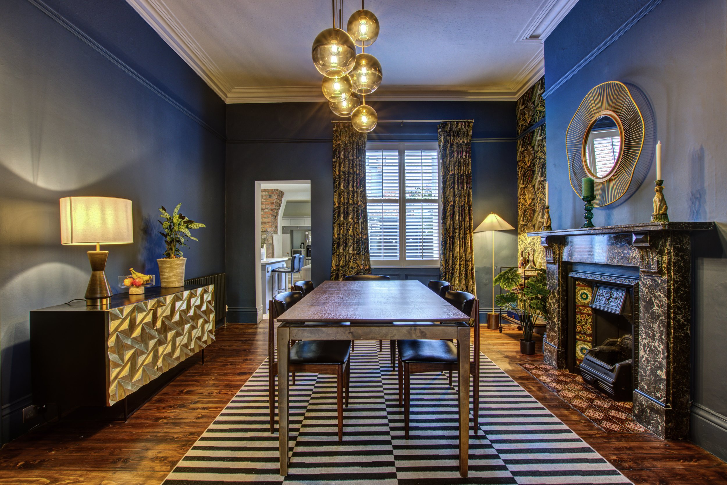 Dining room design with bold luxury in abundance 
