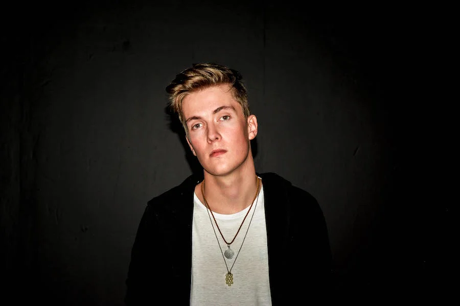South African newcomer James Deacon releases powerful debut single “Not Givin’ Up” on April 5th through Bad Future