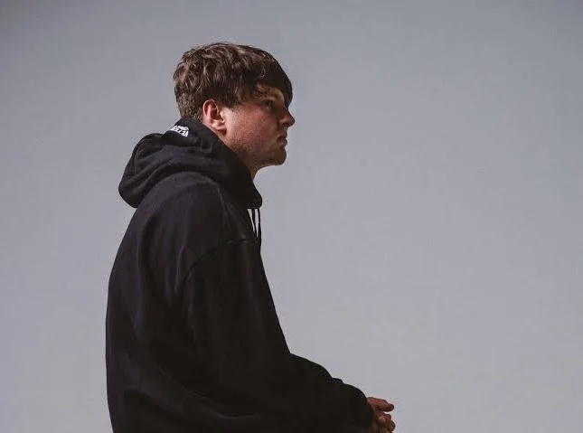 Scottish singer songwriter Aaron Smith releases his stunning debut single ‘Unspoken’ on July 19th through Platoon