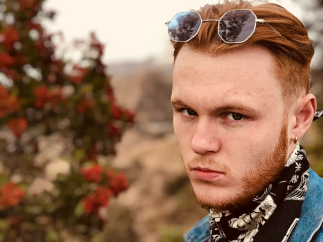 Londoner Harry Mold releases his riotous new single ‘Treadmill In A Desert’ on April 17th through Touch Recordings