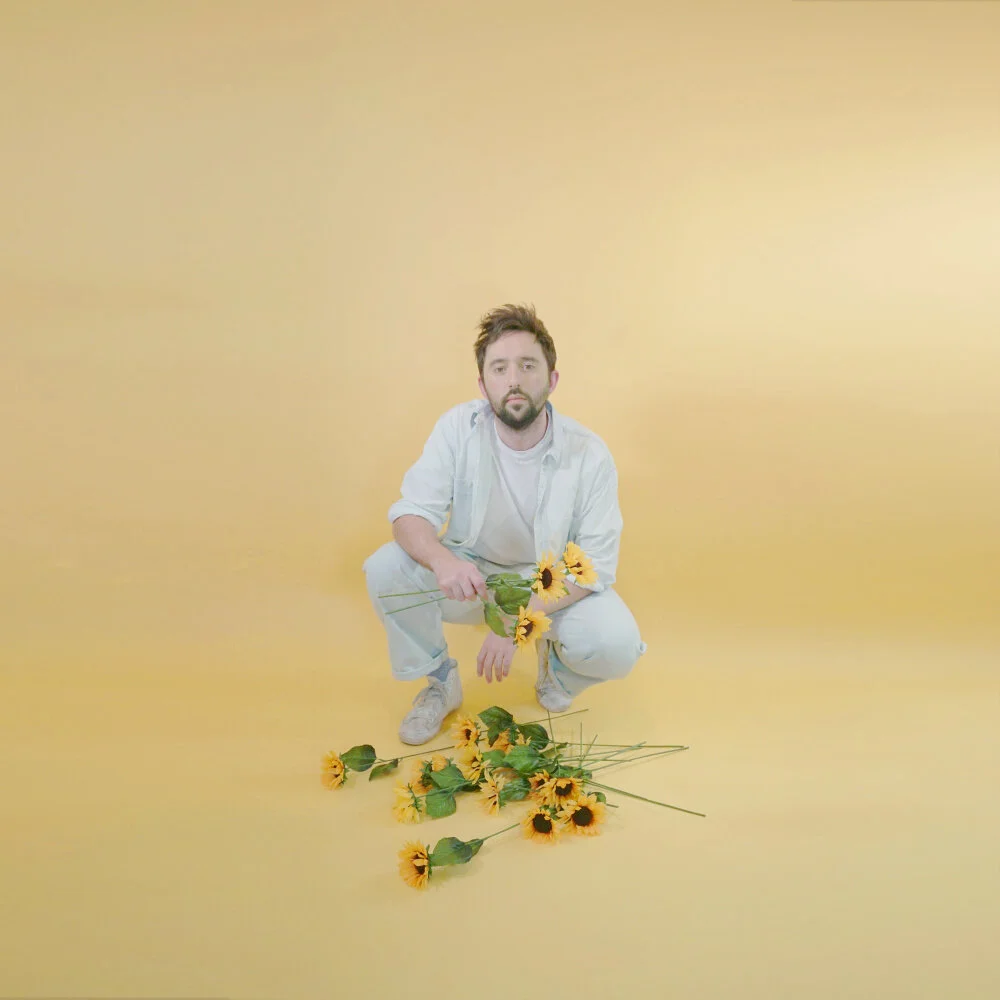 Indie-Pop upstarter and producer Brijs releases new single 'Glitra' on 29th April