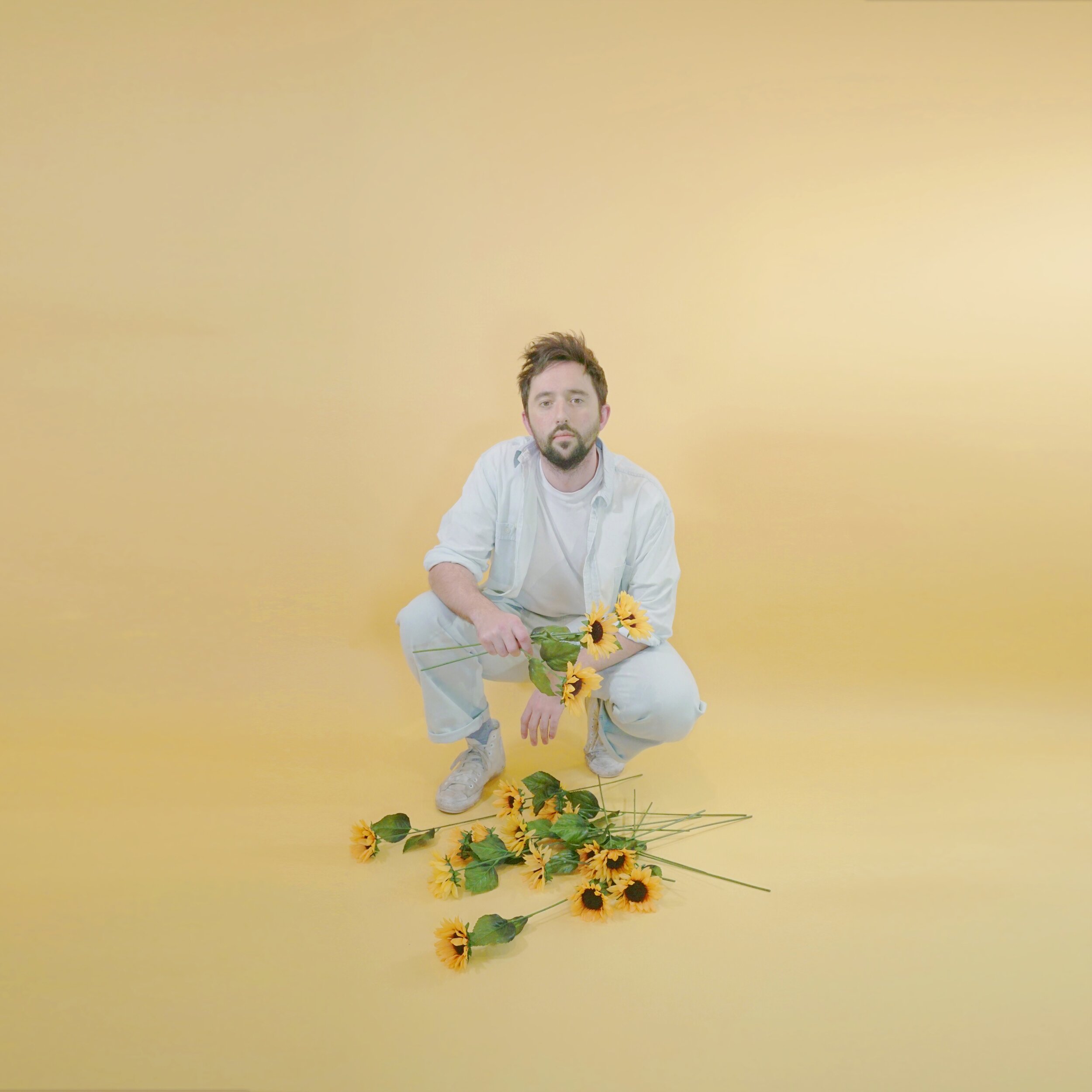 Indie-pop upstarter and producer Brijs shares new video for 'Glitra'