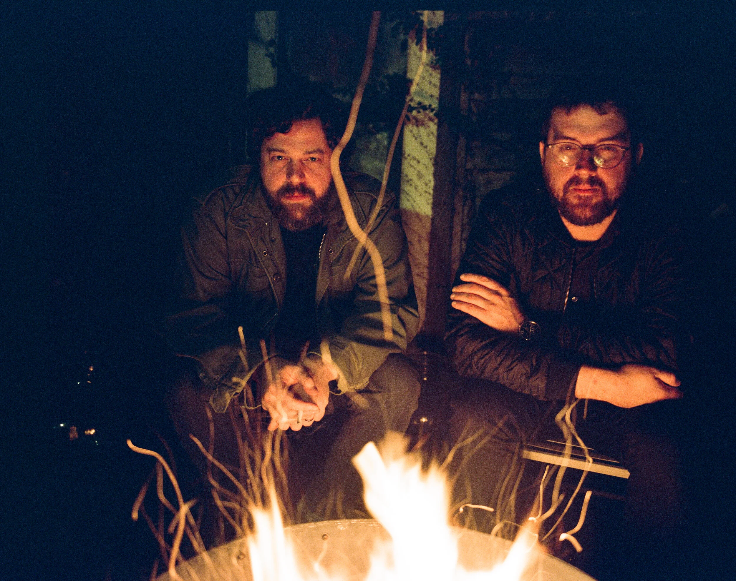 Bear's Den announce new EP 'Christmas, Hopefully', out December 1st on Communion Records