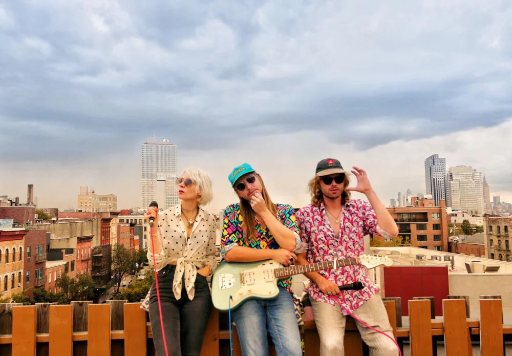 Swedish dream-pop trio ViVii unveil the uplifting new single ‘One Day’, out January 27th through Dumont Dumont