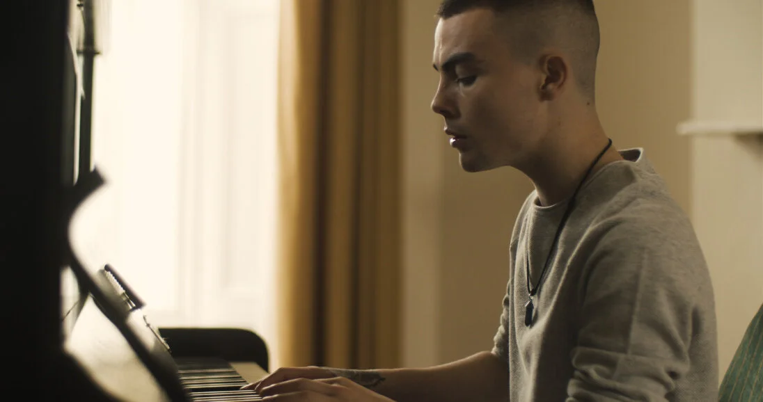 Curtis Walsh and Anna Pancaldi deliver the official video for their stunning new single ‘Bend’