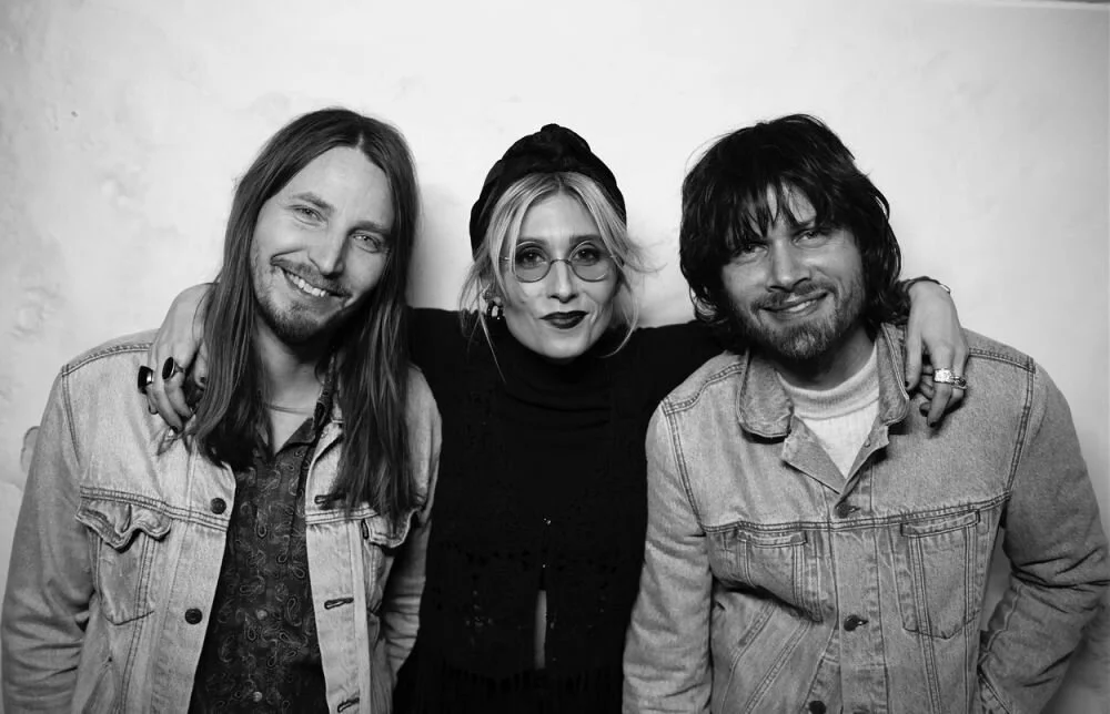 Swedish dream-pop trio ViVii announce new album ‘Mondays’ with new lead single ‘Read Between’, out March 24th through Dumont Dumont