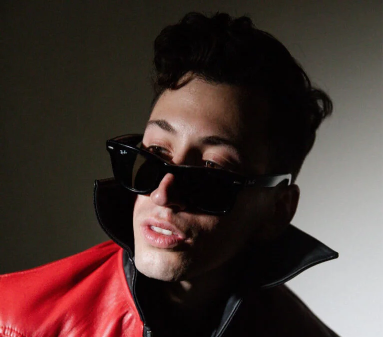 Des Rocs announces debut album 'A Real Good Person In A Real Bad Place' with official video for new single 'MMC'