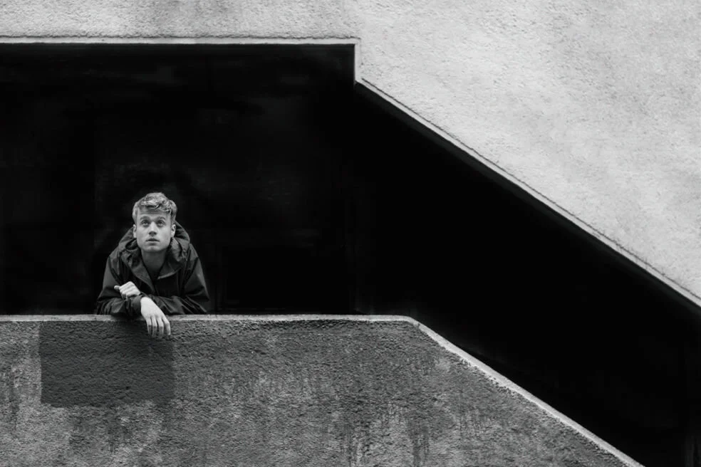 Jersey-born / Irish singer-songwriter Tadhg Daly announces his debut EP 'Forever Young' and shares the stunning title-track, out August 6th