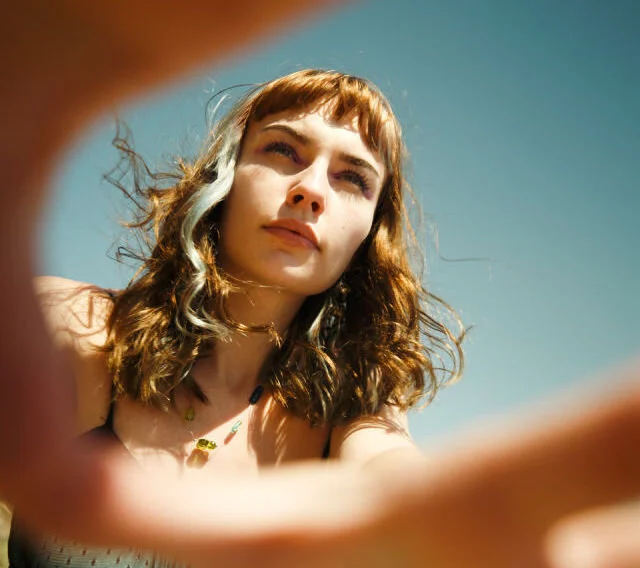 Fast-rising artist Chloe Rodgers delivers a warm and intimate video for her latest single 'Back To The Quay'