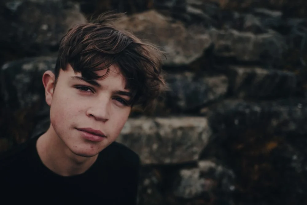 Fast-rising newcomer Tom A. Smith announces debut EP, out February 25th, alongside the blistering new single 'Dragonfly, out January 21st