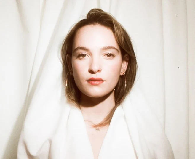 Surinamese/Dutch folk-pop singer-songwriter néomí announces debut EP 'before', out June 24th through PIAS