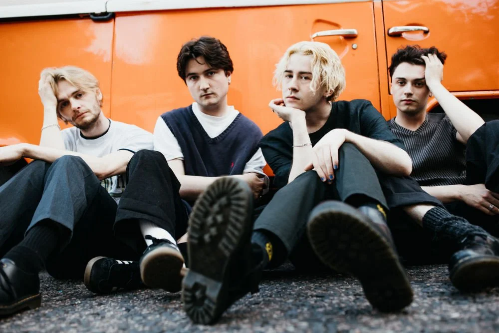 Irish indie-rock outfit modernlove. return with the vibrant new single 'familiar', out June 28th