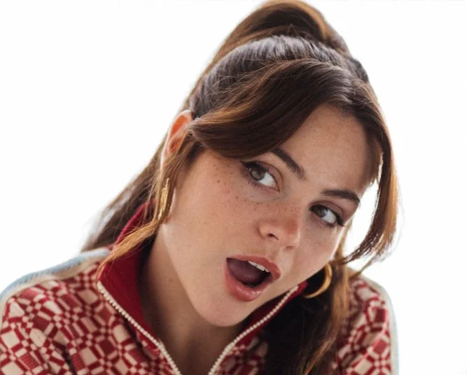 Irish artist Lucy McWilliams releases the soulful new single 'Bumblebees and Blue Skies' on October 14th