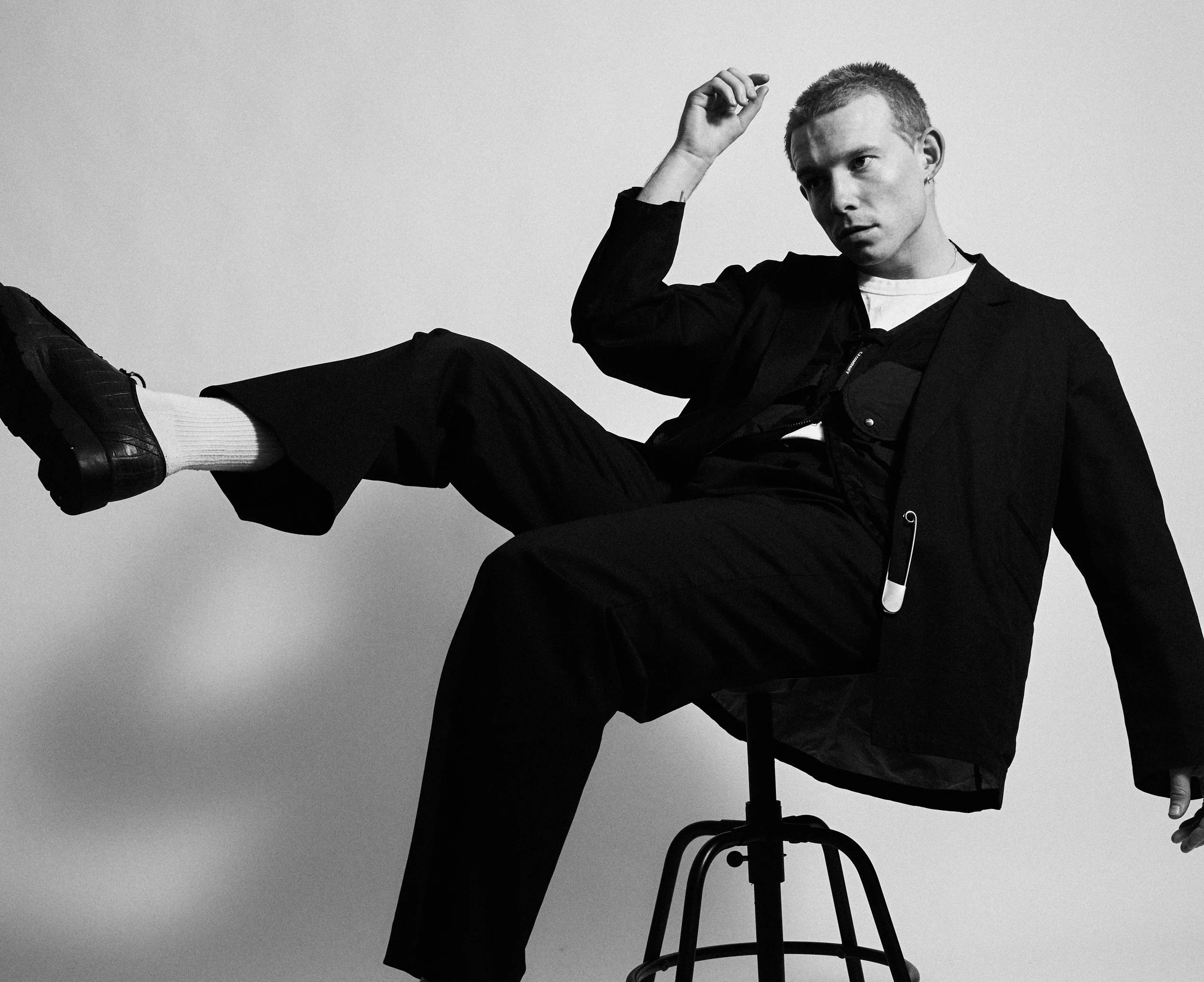 VC Pines announces his debut album 'MRI' (out Sept 8th), a UK headline tour for September and releases new single "Colours" co-written with 1975's Ross MacDonald