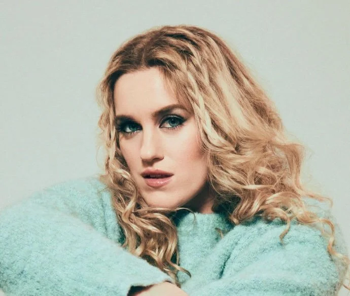 British alt-pop artist Starling returns with her empowering new single "Cool Girl"