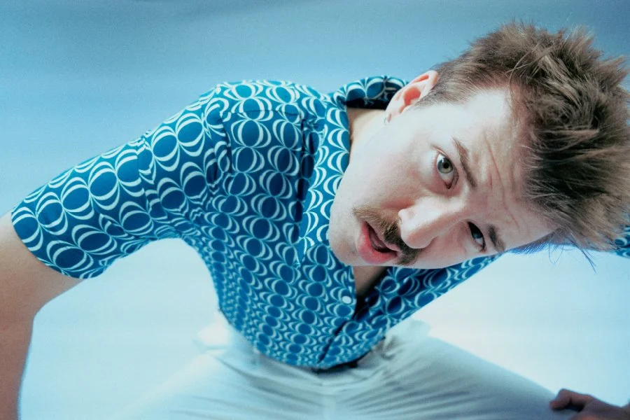 Kai Bosch releases his new single "Everything Is Beautiful" - a song about falling in love with his boyfriend on hinge! Inbox