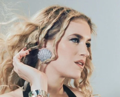 Alt-pop princess STARLING shines on her new single "Queen" - out now on all streaming platforms