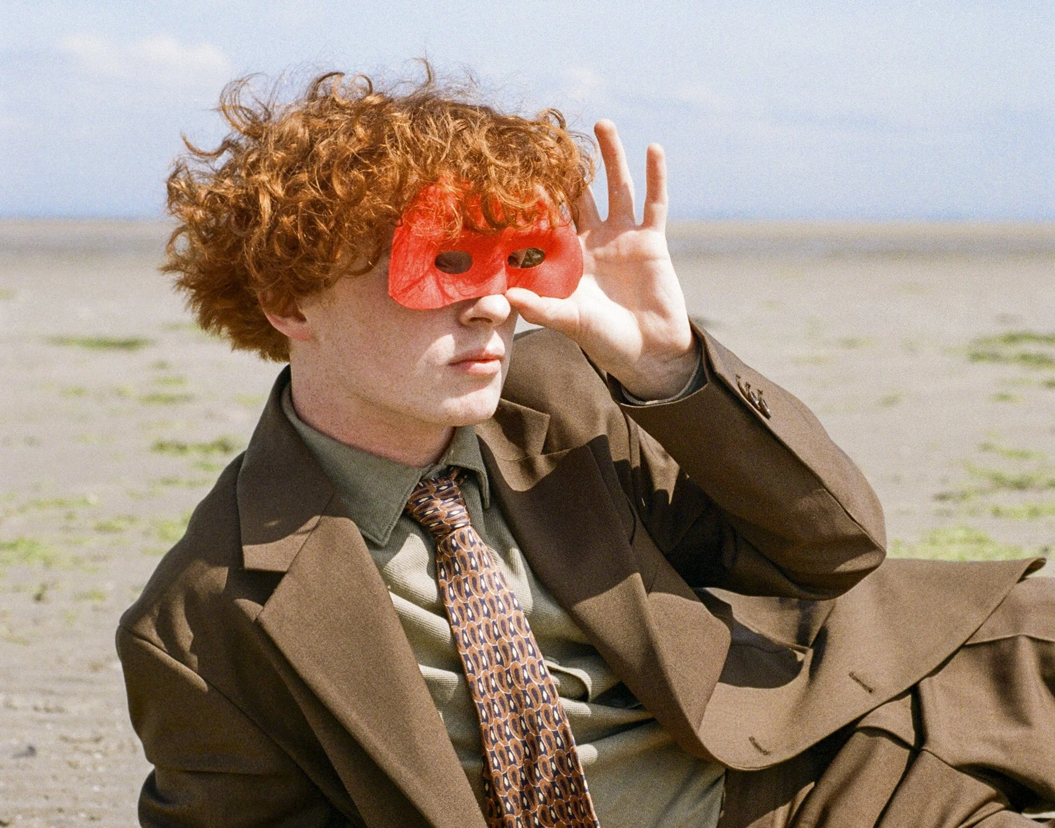 Irish no-wave provocateur Skinner releases his eagerly-awaited debut album ‘New Wave Vaudeville’ alongside the lively focus single "Sour Milk"